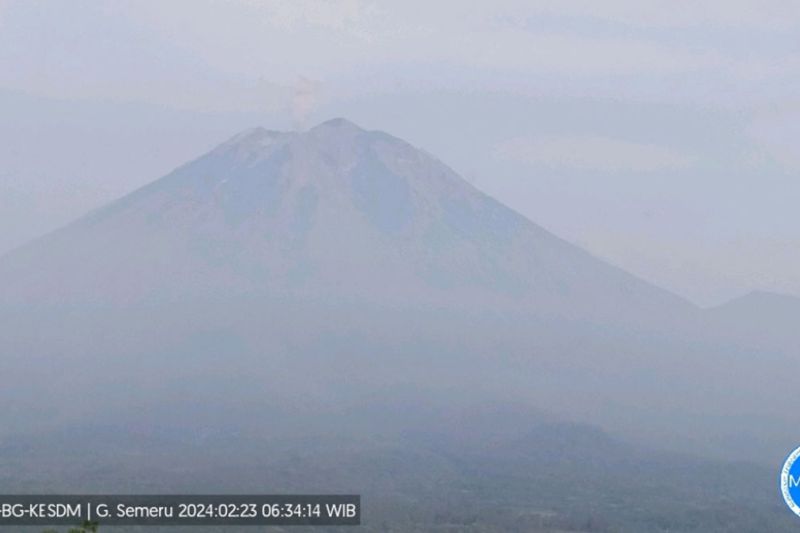 Gunung Semeru Alami Erupsi Pagi Ini, Semburkan Abu Vulkanik Hingga 400 Meter