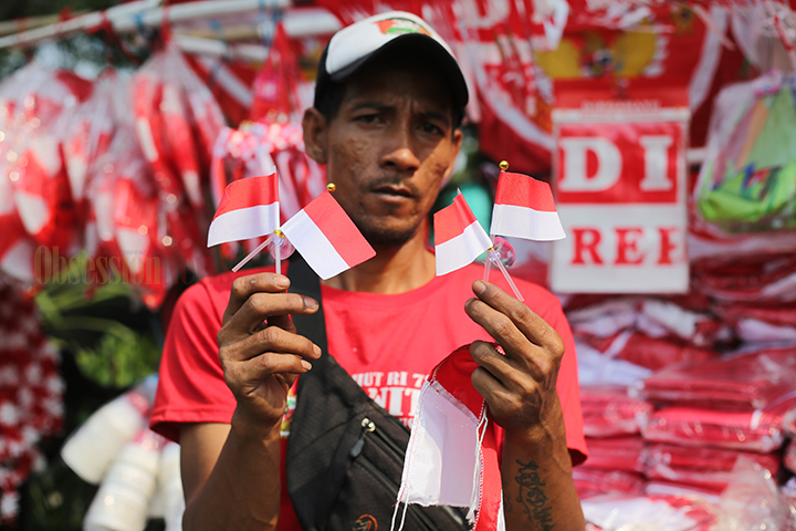 FOTO Penjual Pernak-pernik HUT ke-79 Kemerdekaan RI di Kota Tangerang