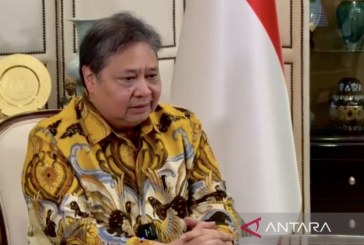 Jimly Nilai Lebih Baik Golkar Tolak Mundurnya Airlangga sebagai Ketum