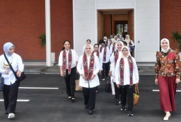 Jokowi Lantik Menteri, Iriana ke Kaltim