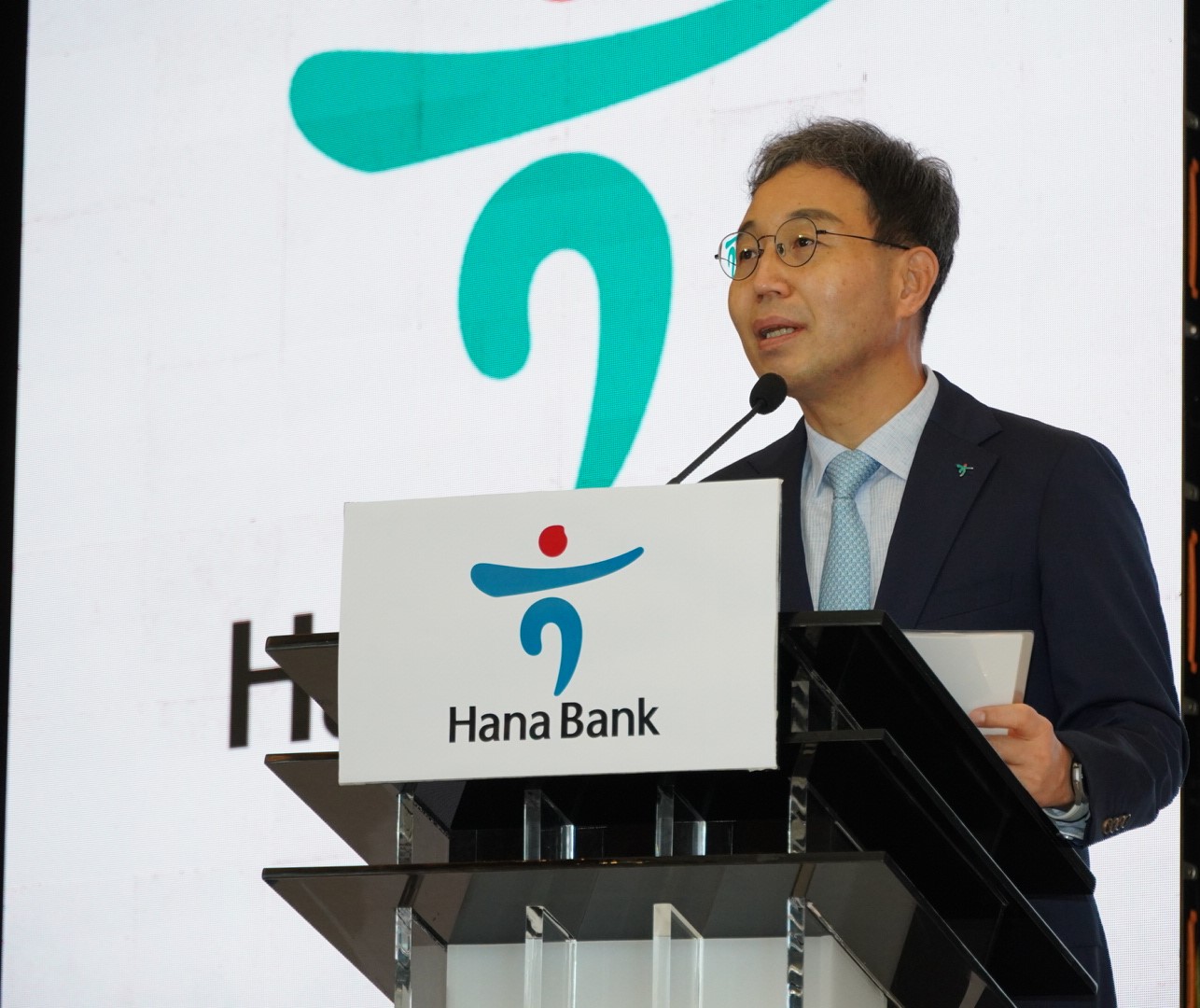 Gelar Economic Outlook 2025, Hana Bank Bahas Ekonomi dan Politik Indonesia di Era Transisi Pemerintahan Baru