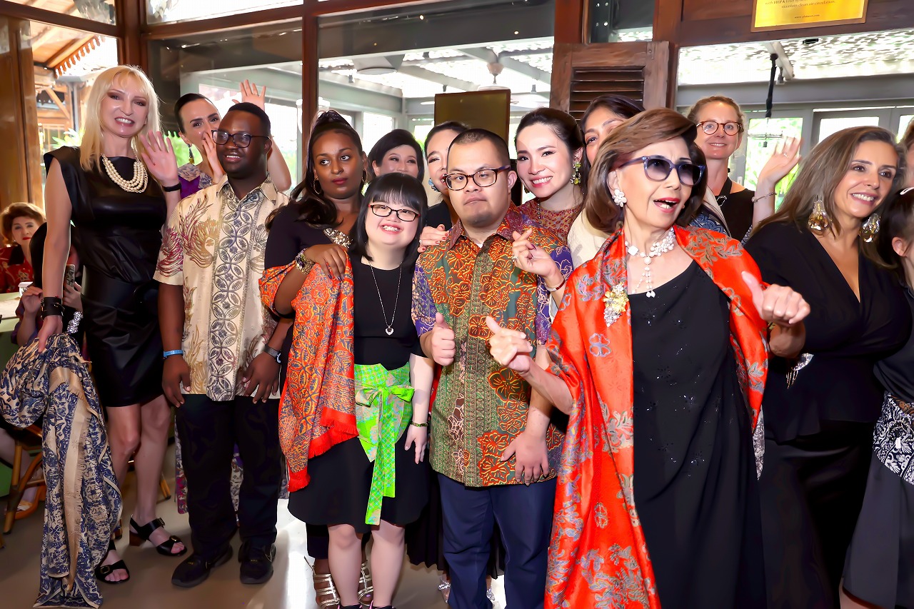 Fashion Show Eksklusif Alleira Batik Bertema “Selayang Pandang” di Plataran Dharmawangsa